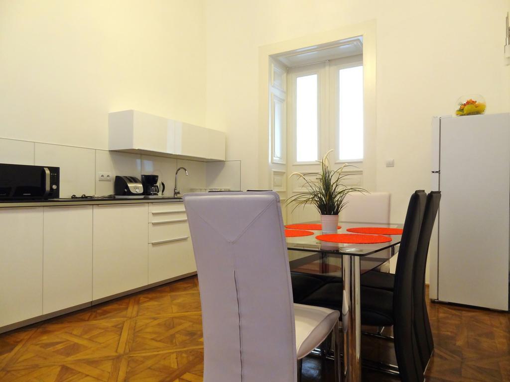 Erzsebet Boulevard Apartment Budapest Bagian luar foto